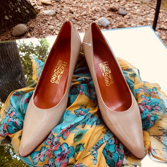 Salvatore-Ferragamo Pump - Picture 4 of 7